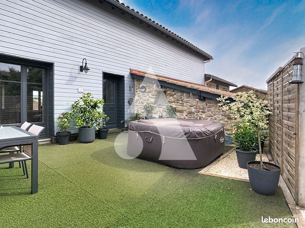 Maison 5 pièces 146 m² · à Larajasse · 146 m² · 270 000 €