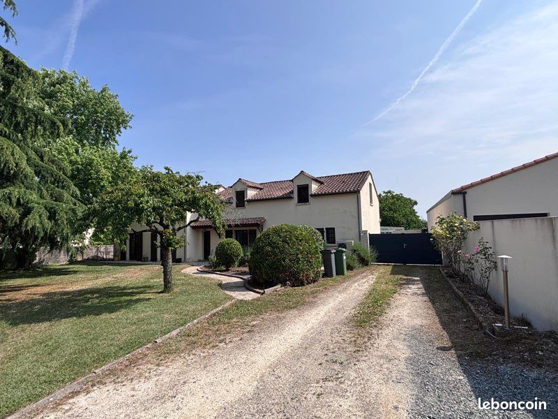 Maison 8 pièces 225 m² · à Chauray · 225 m² · 350 000 €