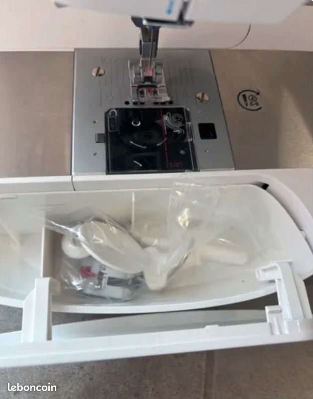 Machine à coudre Singer Featherweight C240 (image 3)