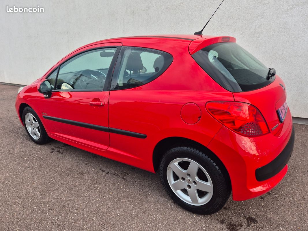 Peugeot 207 1.4 75 cv Urban Move (image 2)