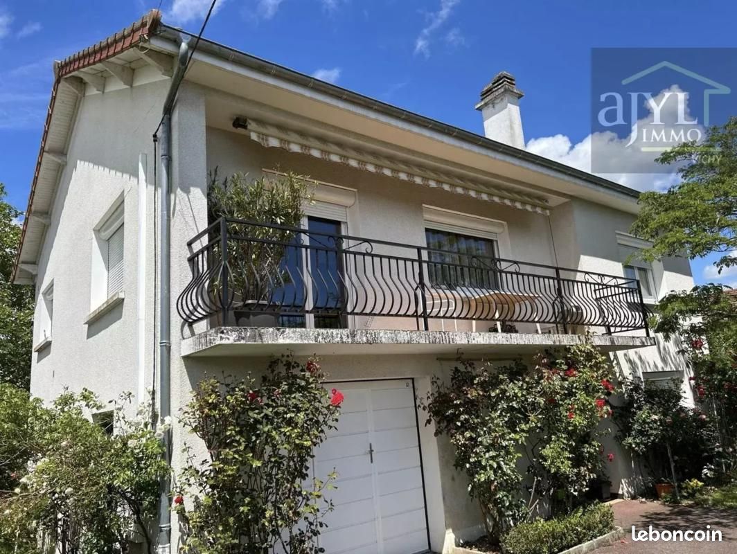 Maison 6 pièces 130 m² · à Hauterive · 130 m² · 180 000 €