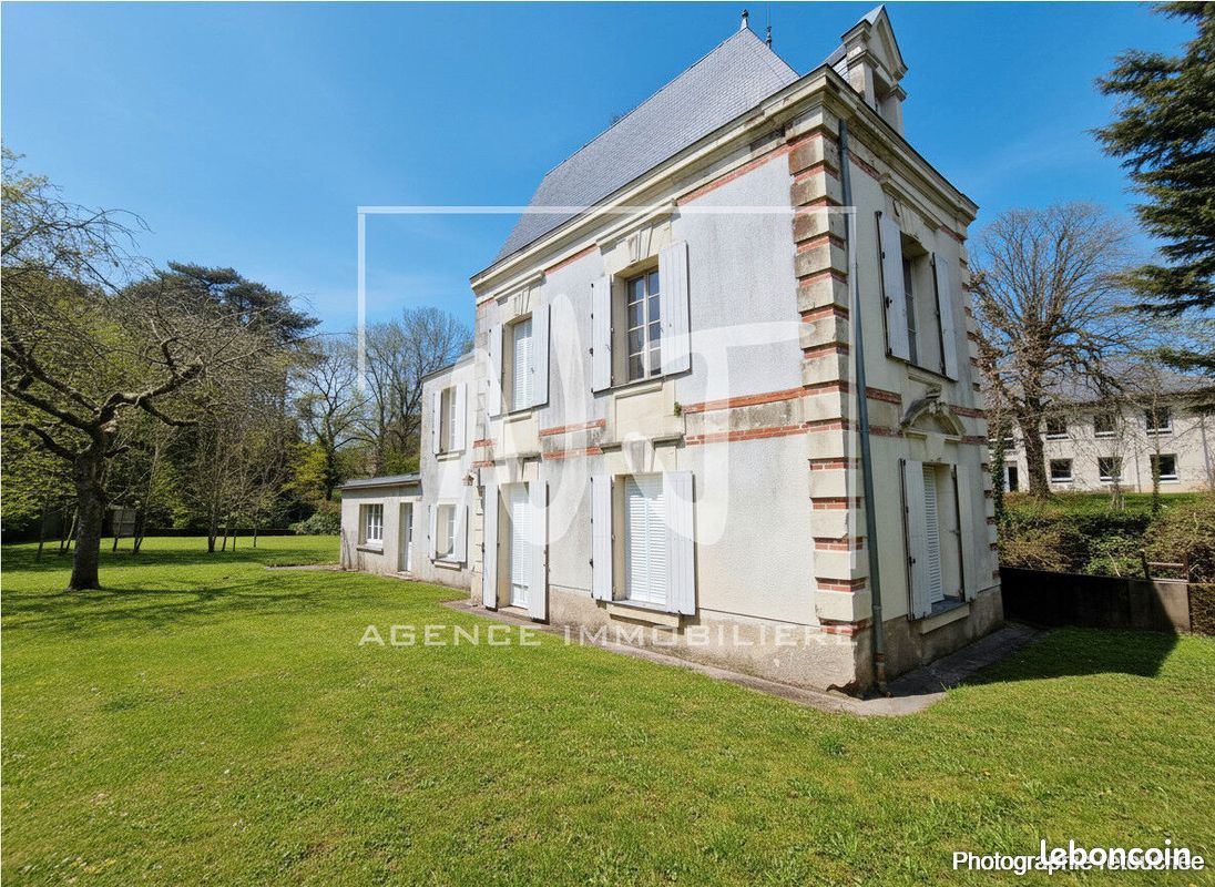 Maison 6 pièces 165 m² · à Segré-en-Anjou Bleu · 165 m² · 263 750 €