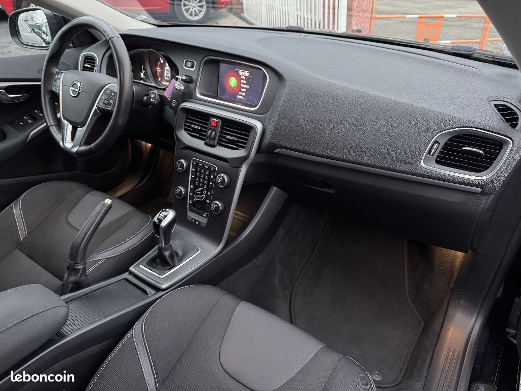 Volvo V40 D2 120 ch Momentum (image 5)