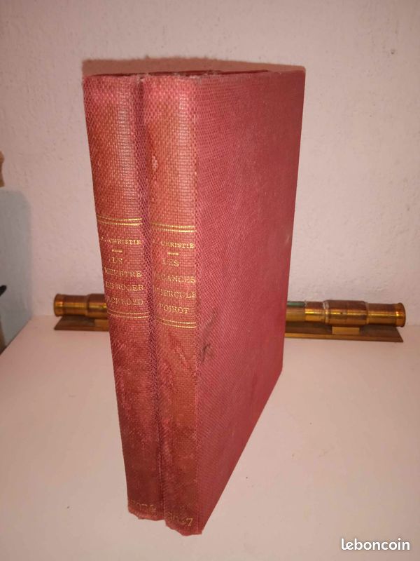 Lot 2 livres 1962 hercule poirot "les vacances de hercule poirot" et "le meurtre de roger ackroyd"et (image 1)