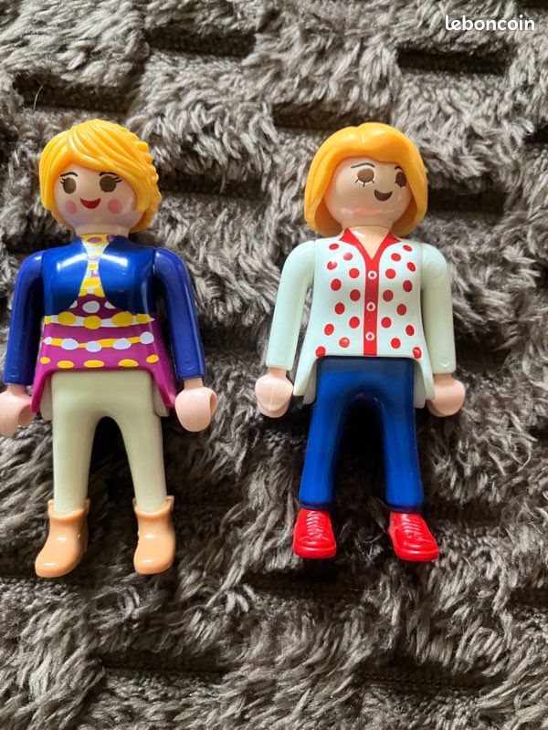 Lot 2 personnages féminin playmobil (image 1)