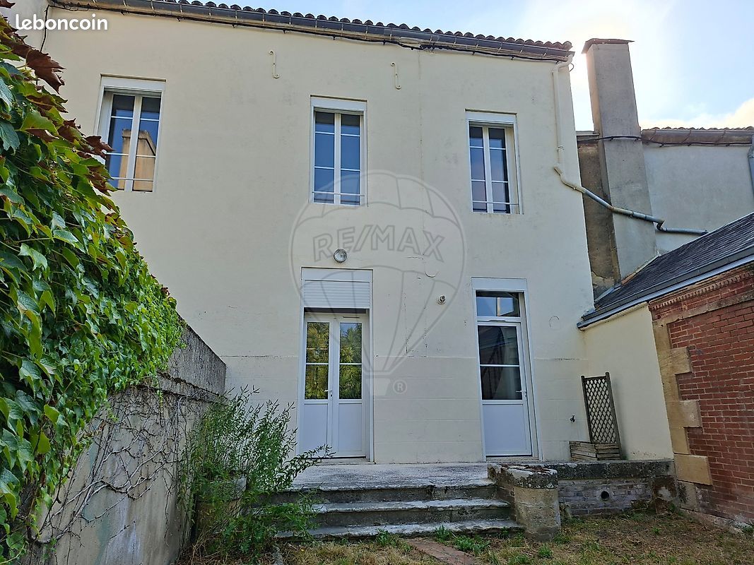Maison 6 pièces 117 m² · à Cadillac-sur-Garonne · 117 m² · 945 €/mois