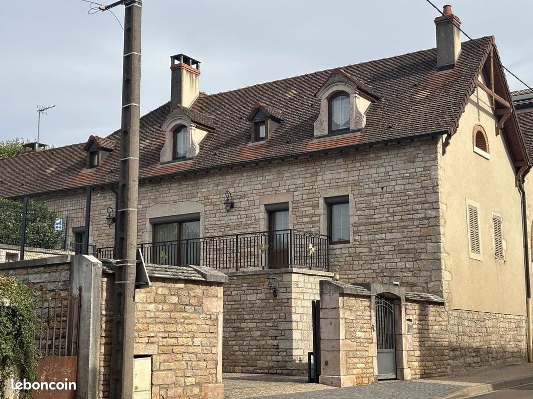 Maison 8 pièces 250 m² · à Nuits-Saint-Georges · 250 m² · 699 800 €