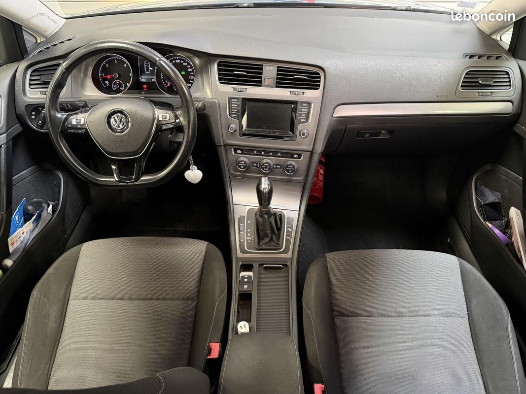 VOLKSWAGEN GOLF 1.6 TDI 105CH DSG 7 / Caméra de recul / Régulateur adaptatif / Park assit / (image 8)