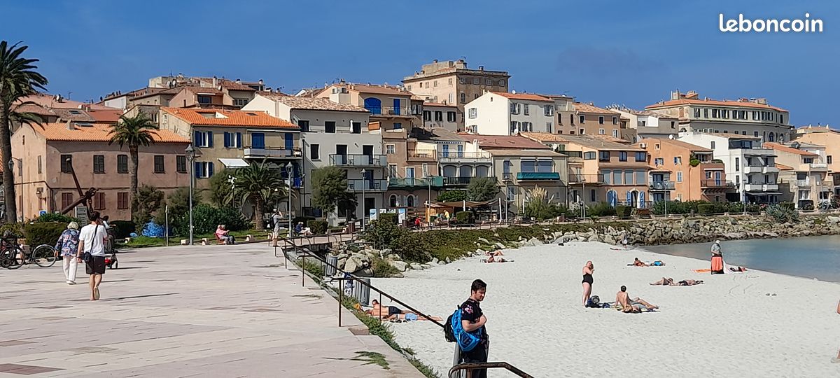 APPARTEMENT TYPE 2 PERSONNES REZ DE JARDIN 44m2, VUE MER ENTIEREMENT MEUBLE, EQUIPE ET CLIMATISE, DRAPS FOURNIS, TERRASSE DE 19m2 ET PLACE DE PARKING (image 2)