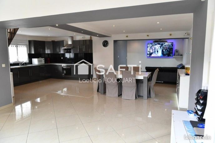 Propriété 4 pièces 156 m²