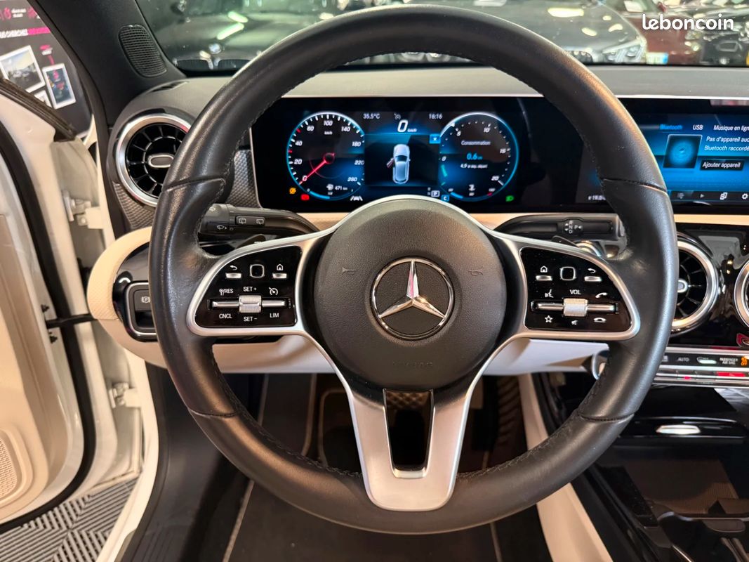 Mercedes-Benz CLASSE A Classe A 180 d 7G-DCT / APPLE CARPLAY / RÉGULATEUR / CAMÉRA / FAIBLE KM (image 18)
