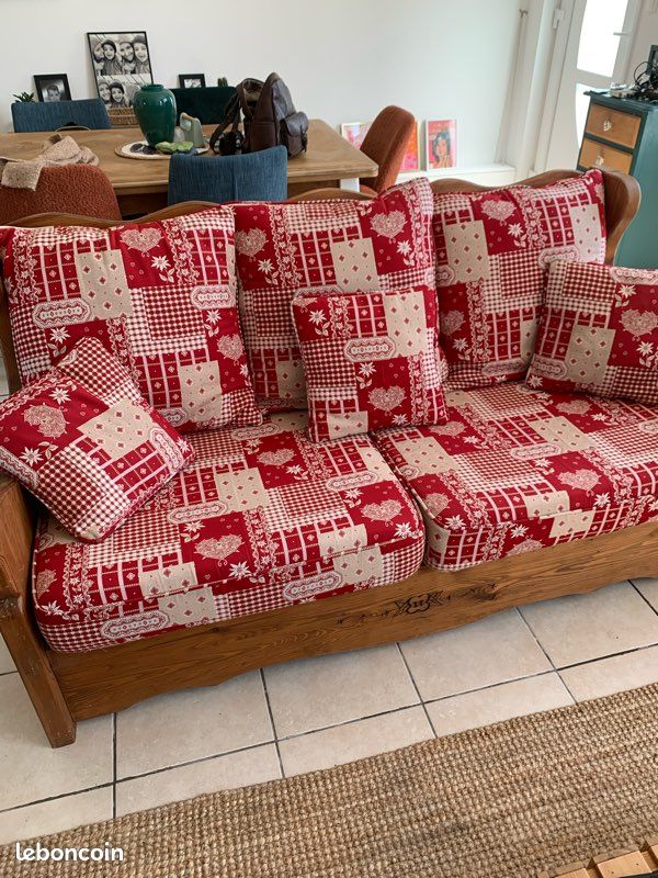 Canapé convertible et fauteuil bois massif (image 1)