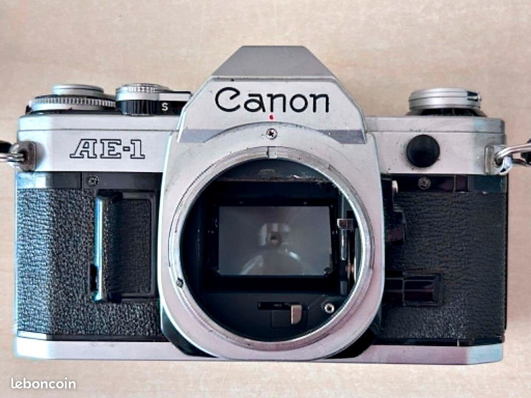 Appareil photo CANON AE-1 + 50mm 1.4 + 2 objectifs TOKINA + Flash (image 2)
