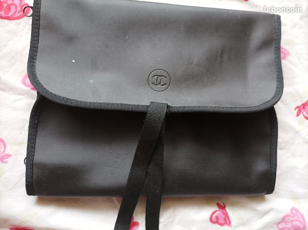 Trousse rangement de pinceau Chanel (image 1)