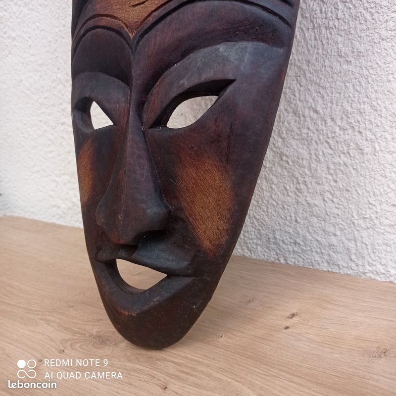 Masque africain en bois sculpté (image 3)