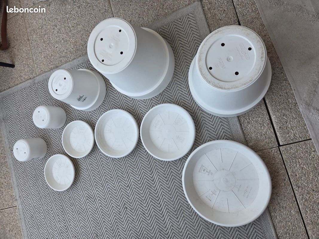 Pots de fleurs + coupelle + arrosoir (image 3)