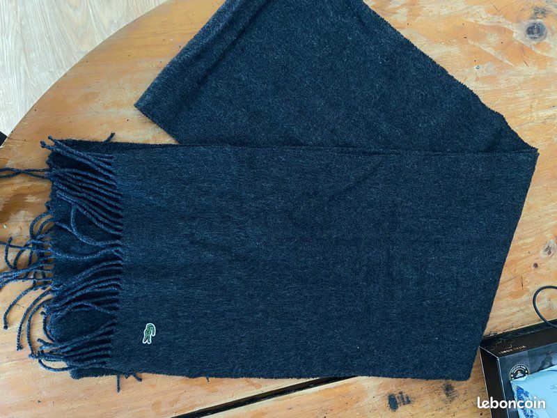 Lacoste Grise Echarpe Cachemire Lacoste LACOSTE RE0058 Echarpe Acheter En  Ligne MANOR