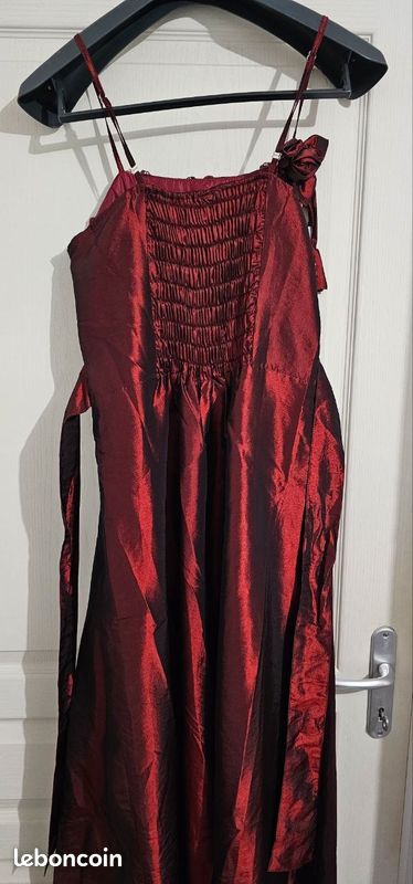 Robe rouge soirée ou fête (image 2)