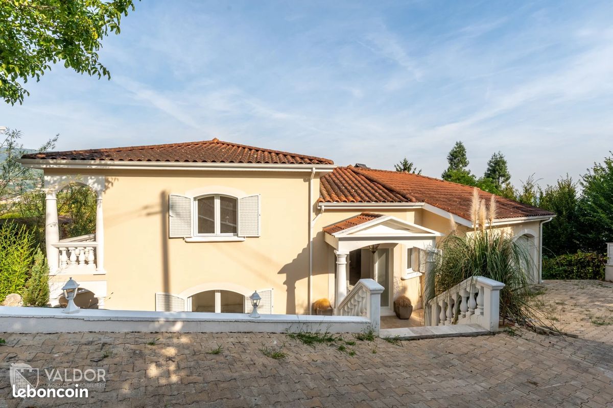 Maison 8 pièces 246 m² · à Rochetaillée-sur-Saône · 246 m² · 1 140 000 €