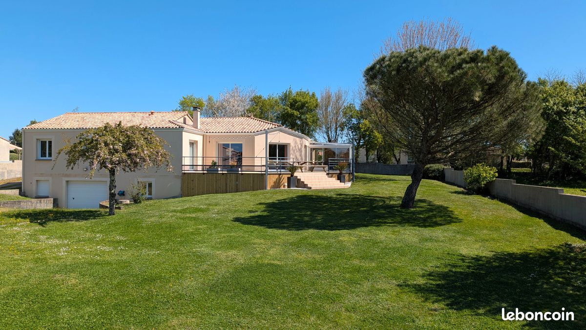 Maison 6 pièces 171 m² · à Aigondigné · 171 m² · 345 000 €