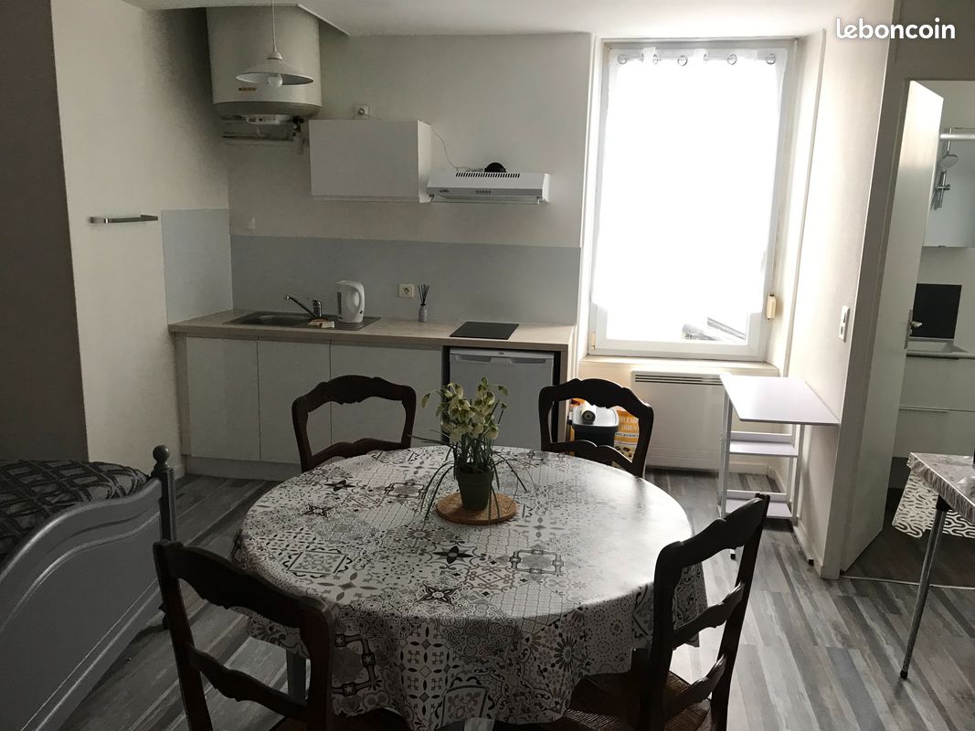 Appartement 1 pièce 19 m² · à Saint-Hilaire-du-Harcouët · 19 m² · 400 €