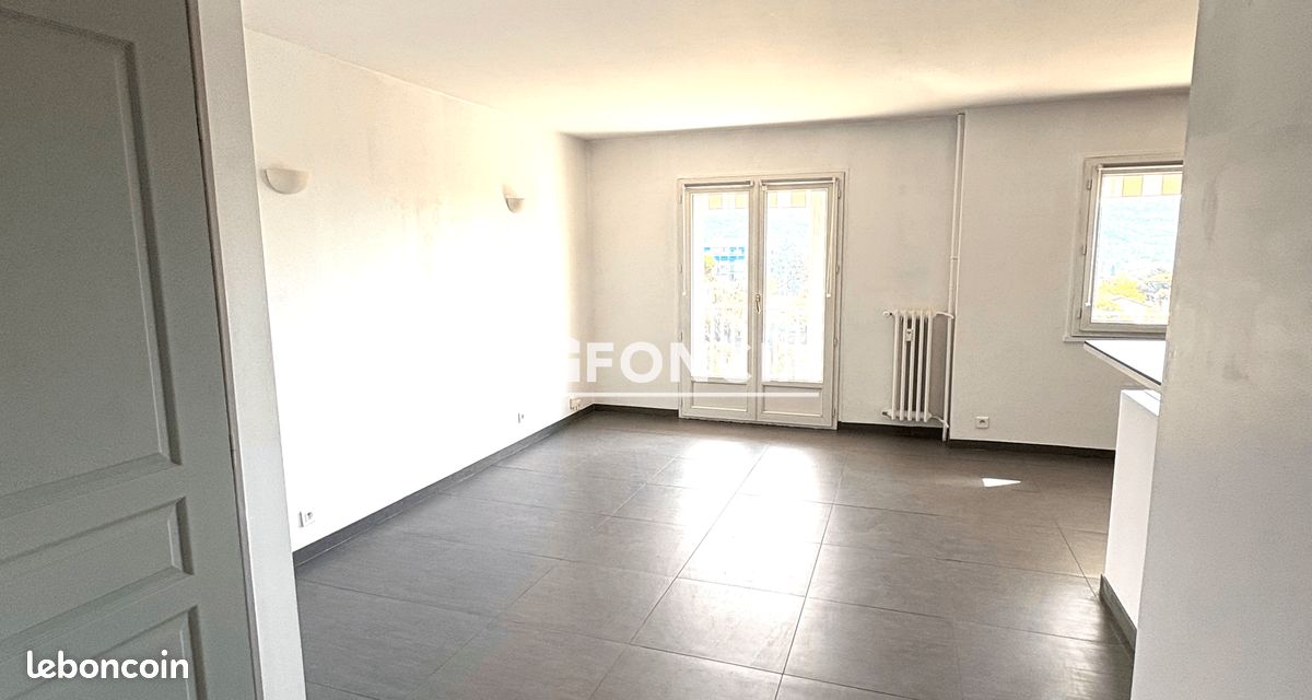 Apartment (image 7)