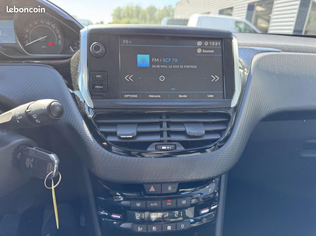 Peugeot 208 1.6 BlueHDi 75ch Allure Business S&S 5p (image 13)