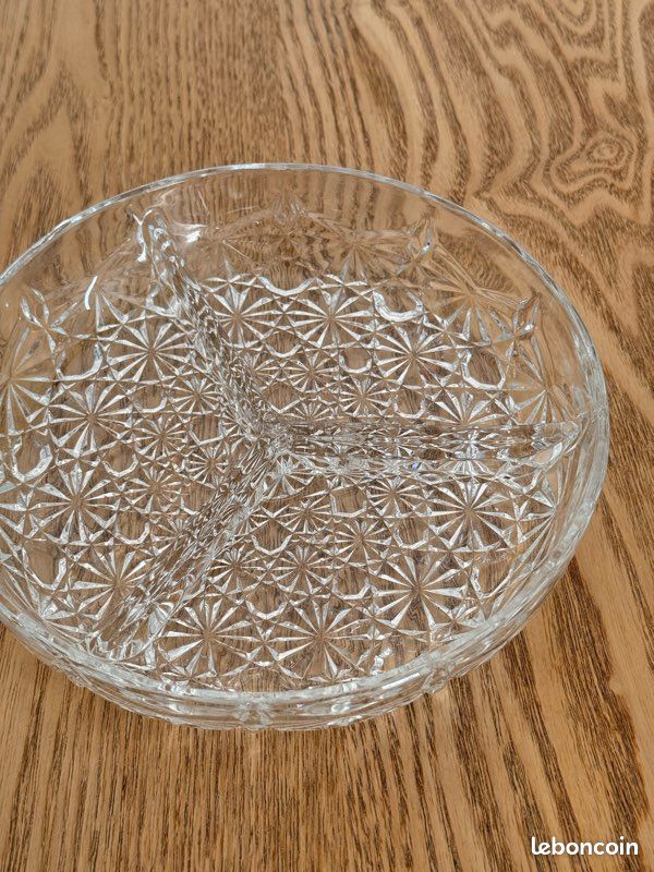 Plat rond en verre ou cristal travaillé 3 compartiments apéro réception (image 3)