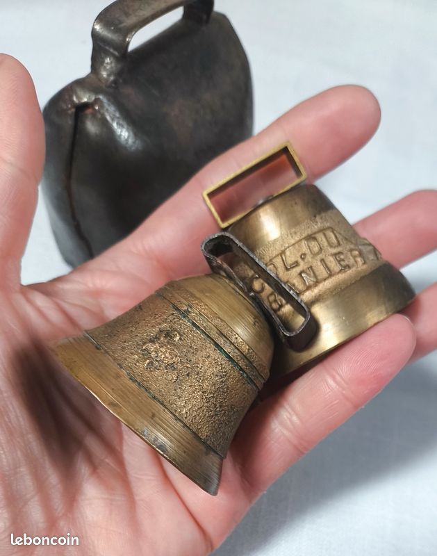Pot en cuir ancien en crêpe de pêche à la cloche - En vente sur