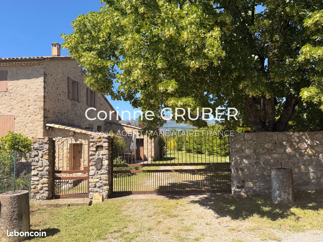 Maison 10 pièces 210 m² · à Thoard · 210 m² · 650 000 €