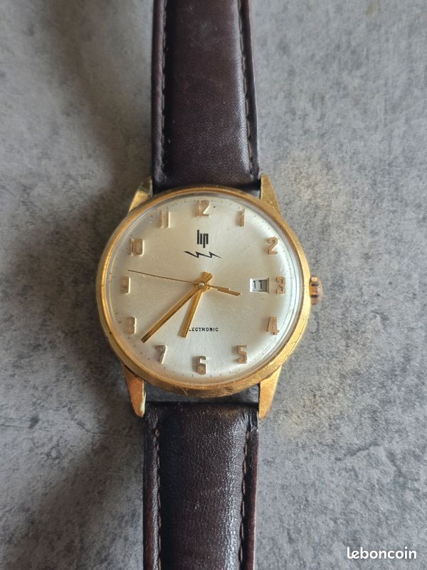 2 Montres Homme Lip à Quartz, Bracelet Cuir Noir - Argenté, Vendues En L'état