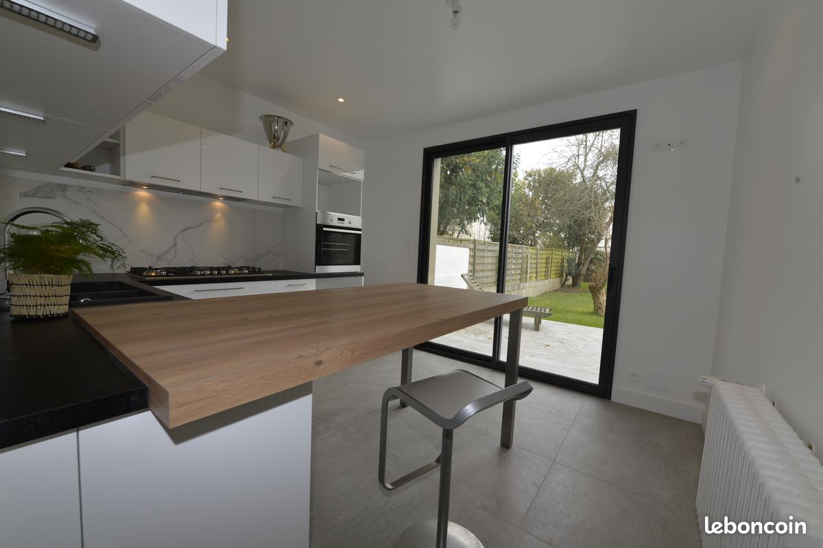 Maison 7 pièces 155 m² · à Lorient · 155 m² · 2 200 €/mois