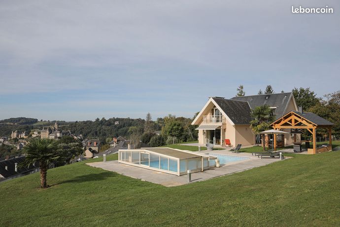 Villa 9 pièces 238 m²
