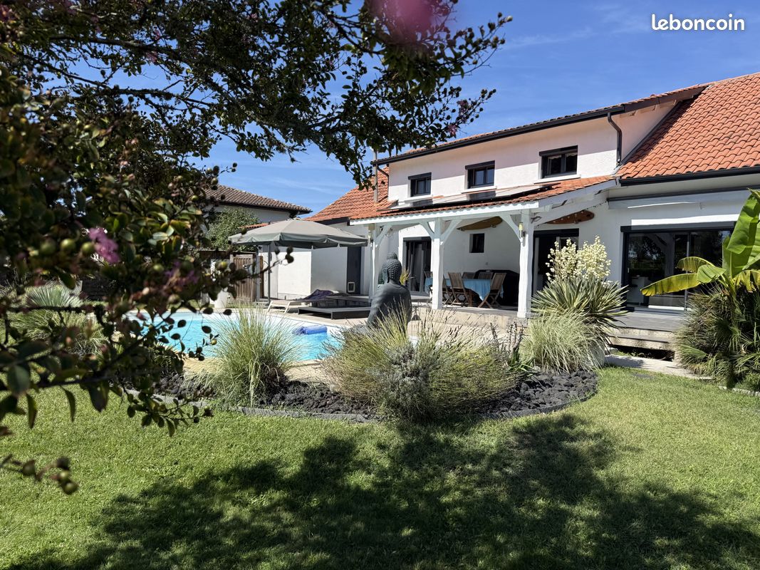 Maison 8 pièces 250 m² · à La Teste-de-Buch · 250 m² · 649 000 €
