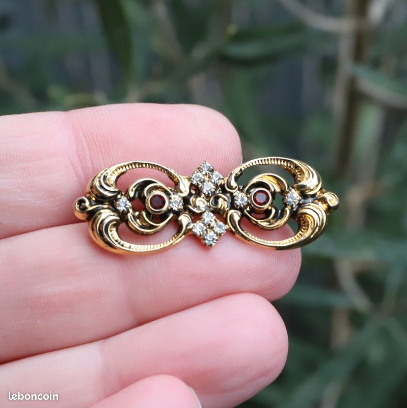 Broche Volutes Sertie De Diamants XIXème Siècle