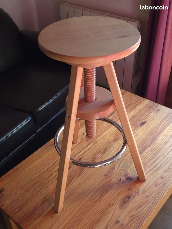 Lot meubles maison : canapés, fauteuils rotin, table basse, tabourets, commode (image 7)