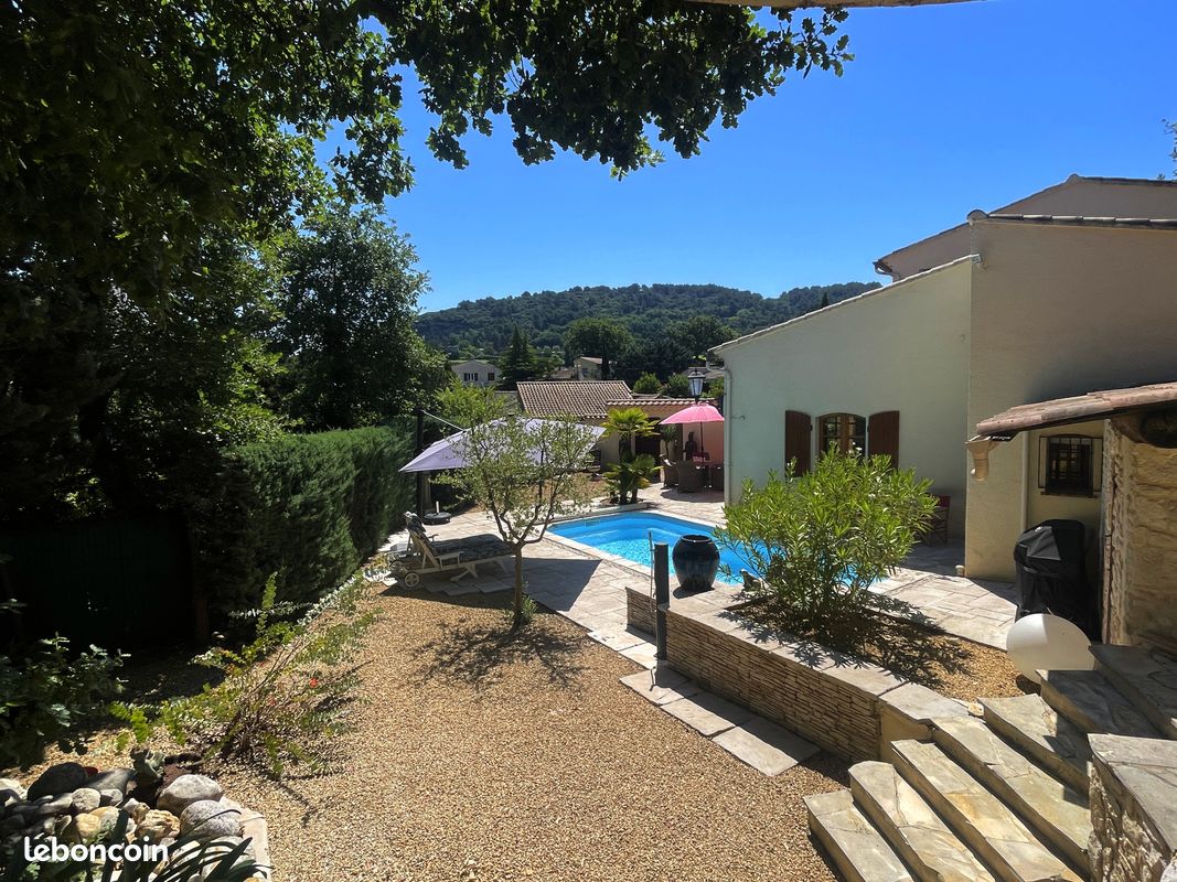 Maison 5 pièces 240 m² · à Vaison-la-Romaine · 240 m² · 799 000 €