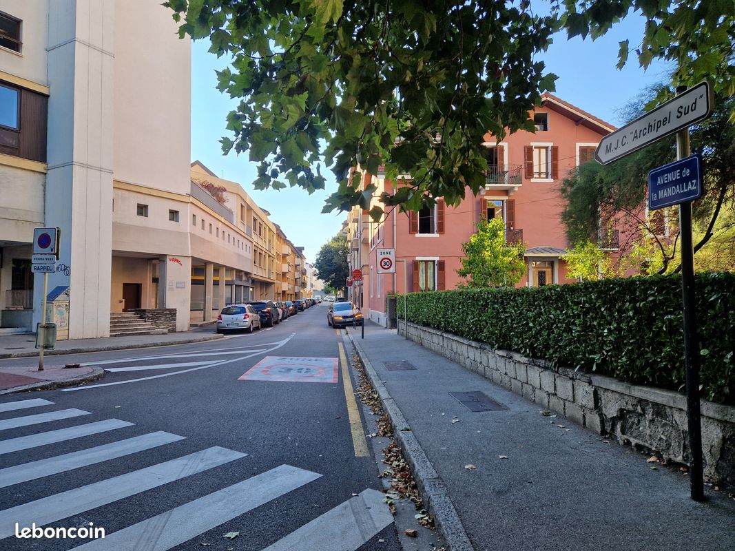 Loue superbe T2 refait à neuf à 1000m du lac d'Annecy avec parking [location au mois] (image 7)