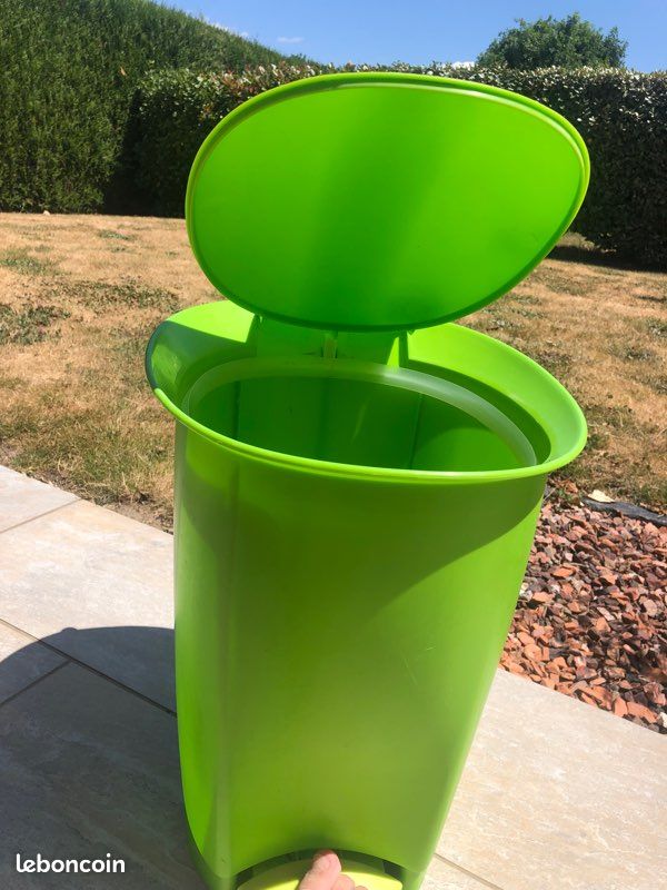 Poubelle plastique (image 2)