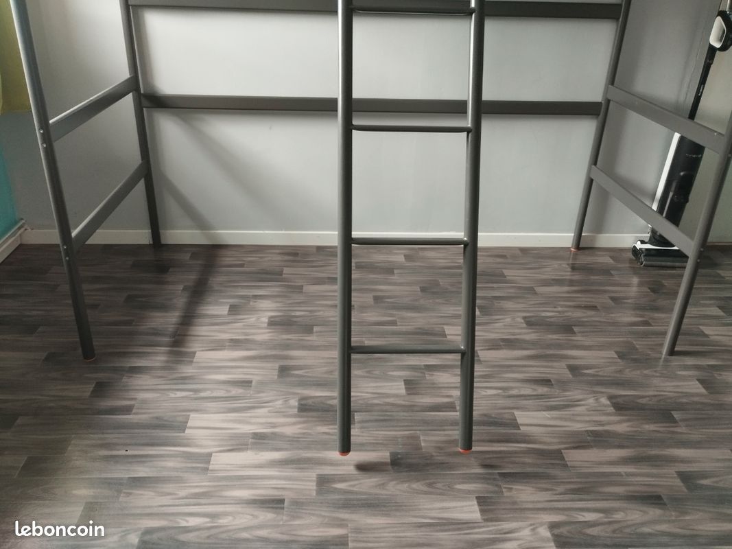 Lit mezzanine (image 2)