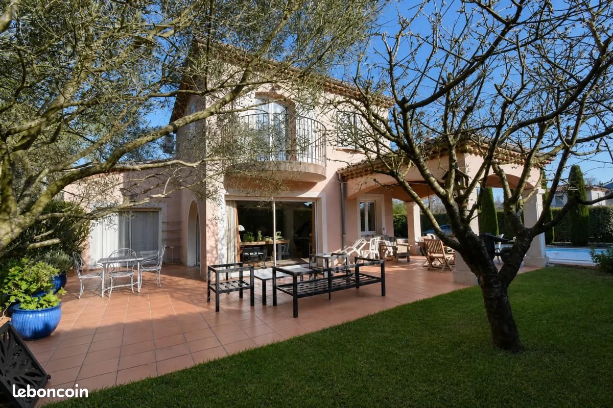 Maison 6 pièces 140 m² · à Montboucher-sur-Jabron · 140 m² · 499 000 €