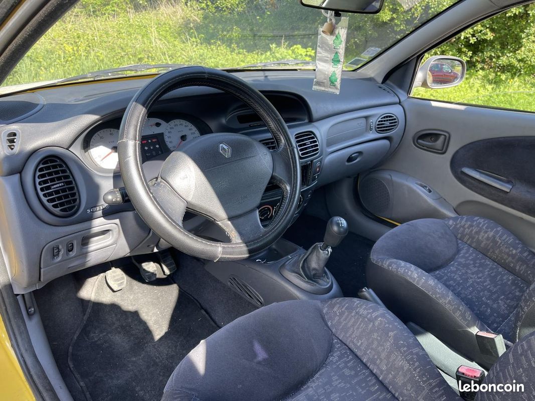 RENAULT MEGANE Mégane Coupé 16S 110 cv | SORT DE REVISION - DISTRIBUTION FAITE (image 17)