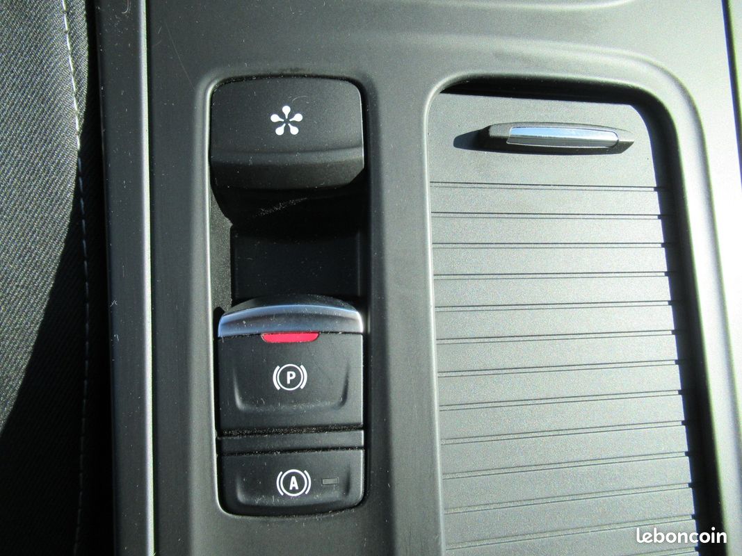 Renault Megane ESTATE E-TECH PLUG-IN HYBRID 160 CV Evolution (image 14)