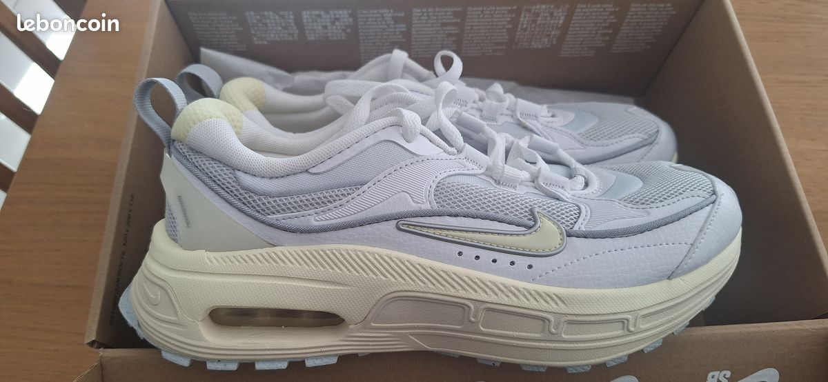Nike air max bliss femme (neuves) (image 4)