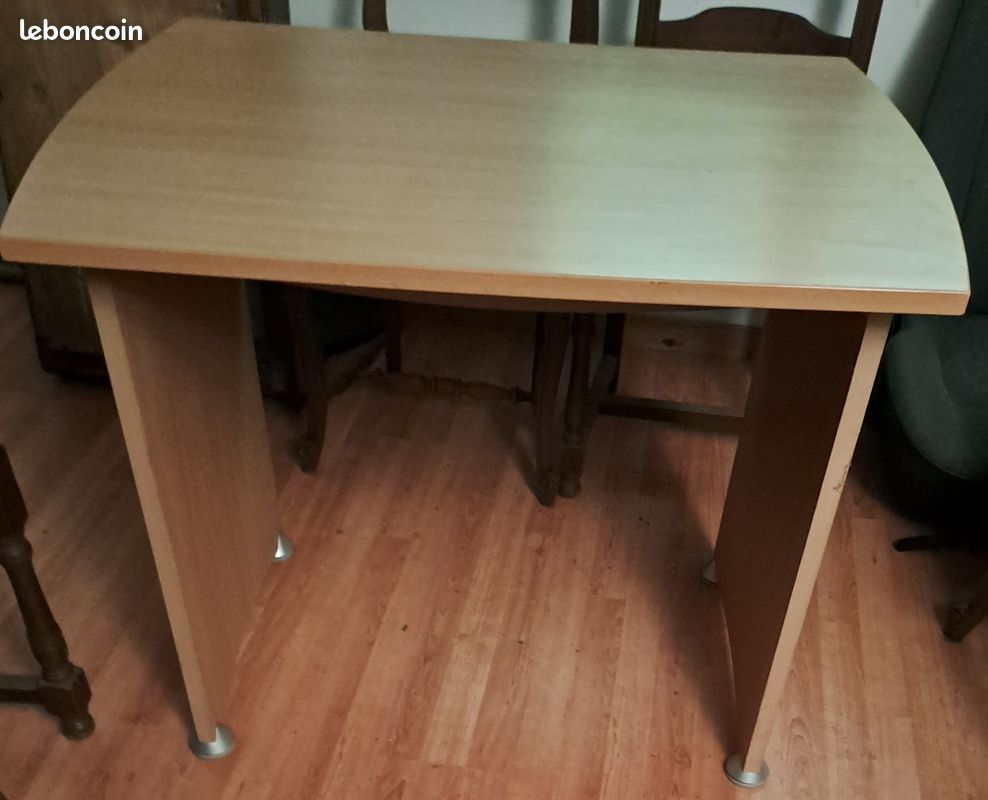 Bureau (image 1)