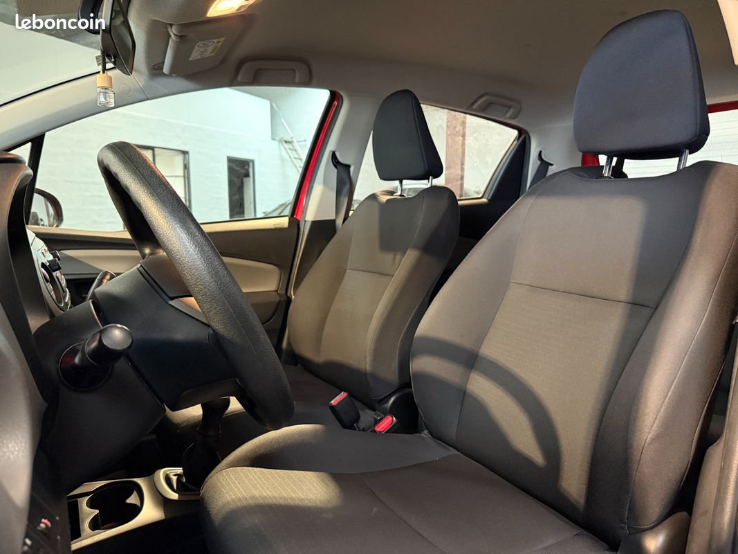TOYOTA YARIS LCA2 69cH ACTIVE / 2EME MAIN / SUIVI COMPLET / COMMANDES AU VOLANT / CLIM (image 9)