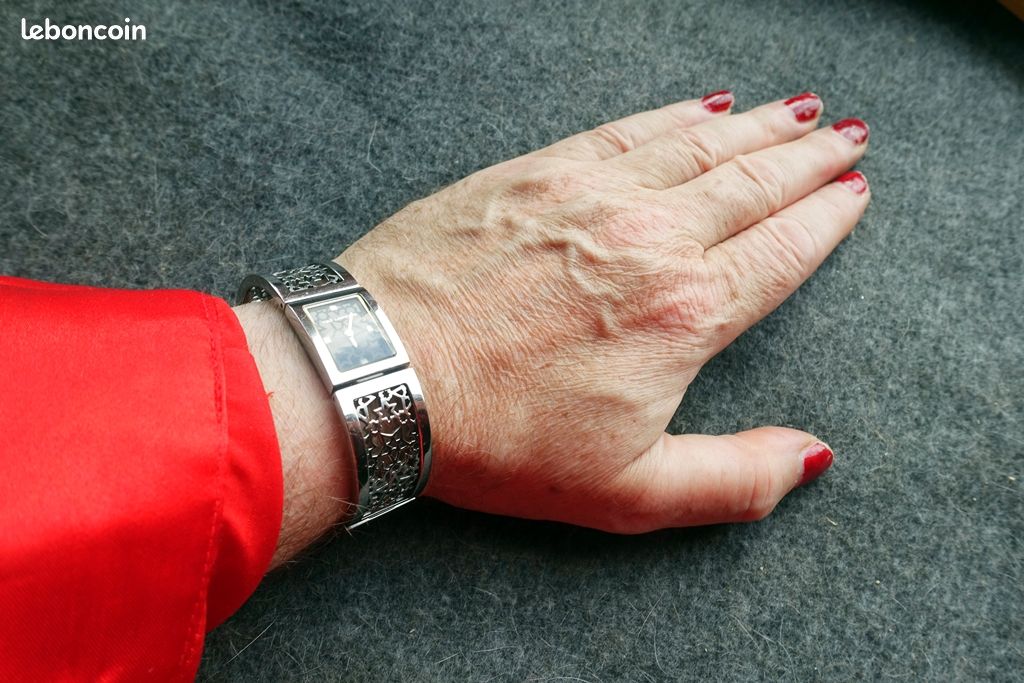 Montre TED LAPIDUS Femme D0355 - Bracelet Argenté, Cadran Ardoise, Quartz, Résistante éclaboussures