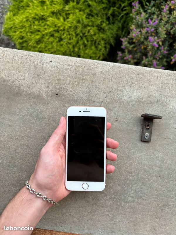 IPhone 8 rose doré (image 1)