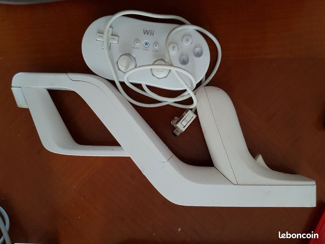 Console Wii + 4 manettes et nunchunk + wii fit + 15 jeux + chargeur + divers accessoires (image 7)