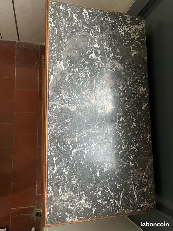 Petit meuble en noyer dessus marbre (image 3)